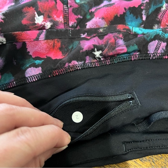 Lululemon Speed Short
Mini Midnight Bloom Black Deep Fuschia / Black - Picture 9 of 9